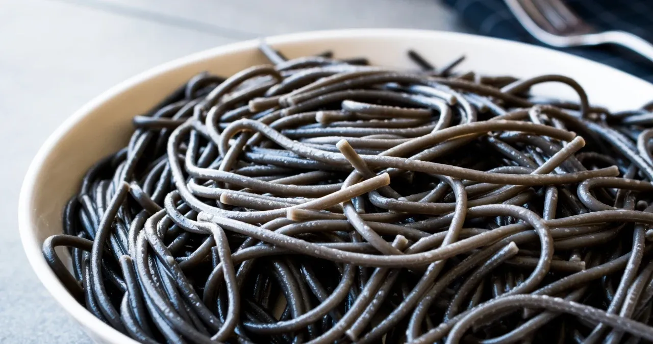 Zdjęcie Spaghetti sepia: odkryj sekrety czarnego makaronu i jego smaki