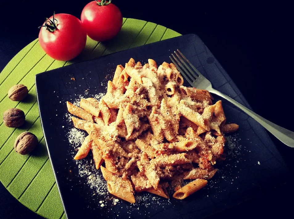 Zdjęcie Szybki przepis na makaron penne z sosem pomidorowym i mięsem mielonym