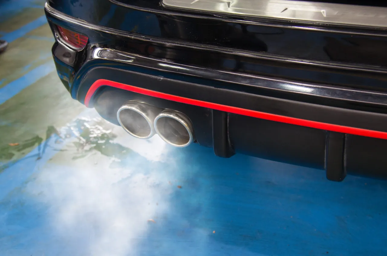 Zdjęcie Dlaczego diesel kopci? Odkryj przyczyny dymu i ich skutki