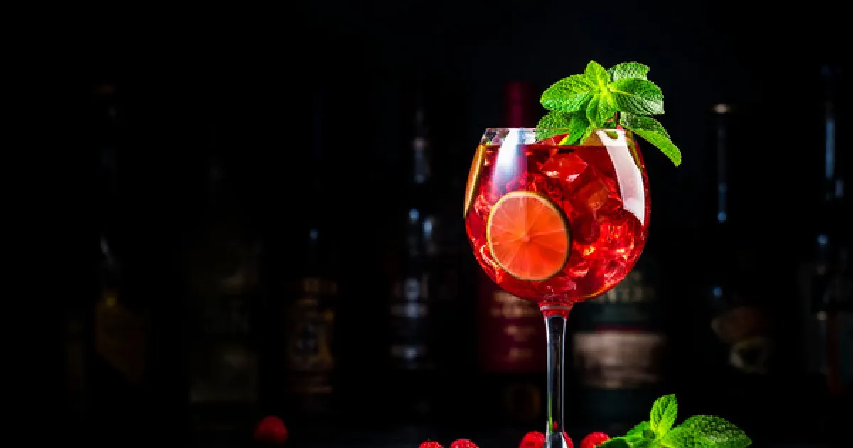 Zdjęcie Orzeźwiający drink: proste przepisy na letnie koktajle dla każdego