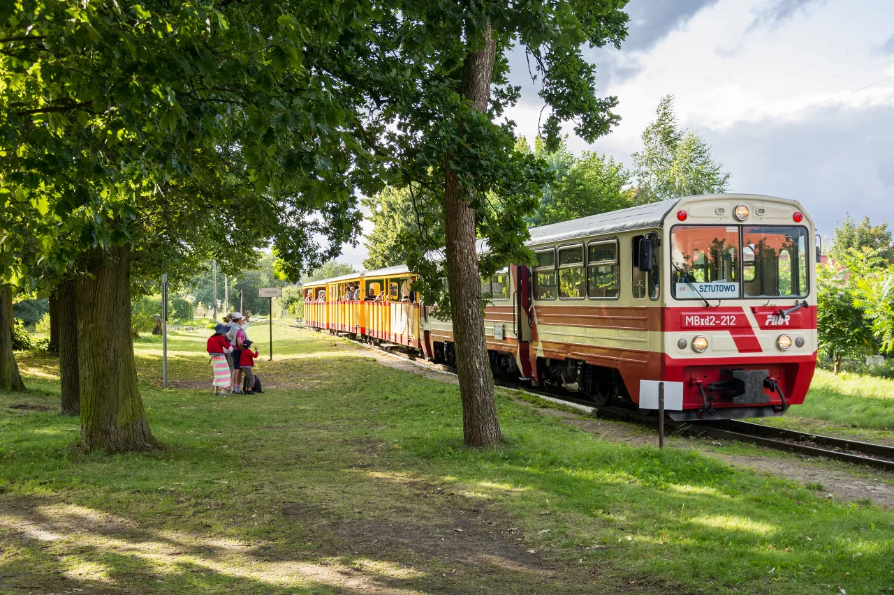 Zdjęcie Jak dojechać do Stegny pociągiem? Wszystkie połączenia i wskazówki
