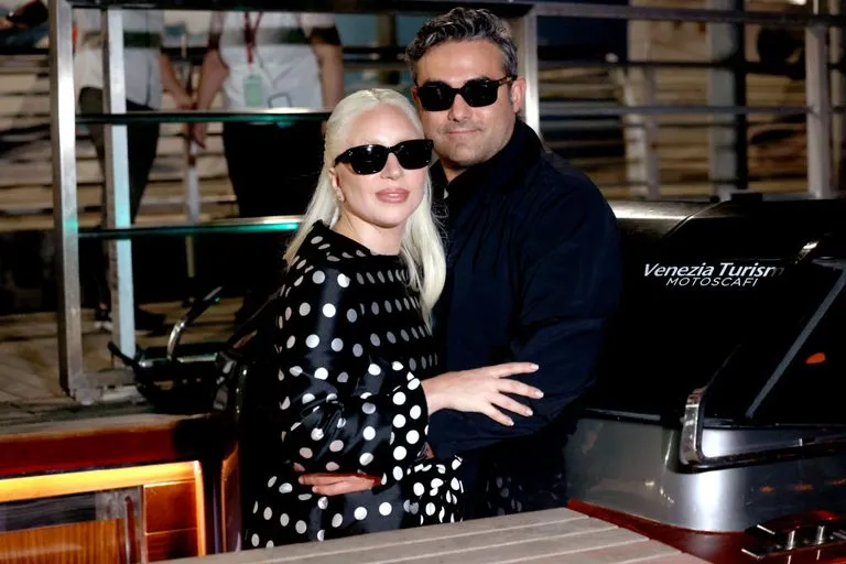Zdjęcie Z kim jest Lady Gaga? Poznaj jej narzeczonego Michaela Polanskiego