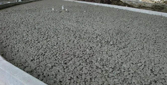 Zdjęcie Czy cement przepuszcza wodę? Jak zminimalizować ten problem w budownictwie