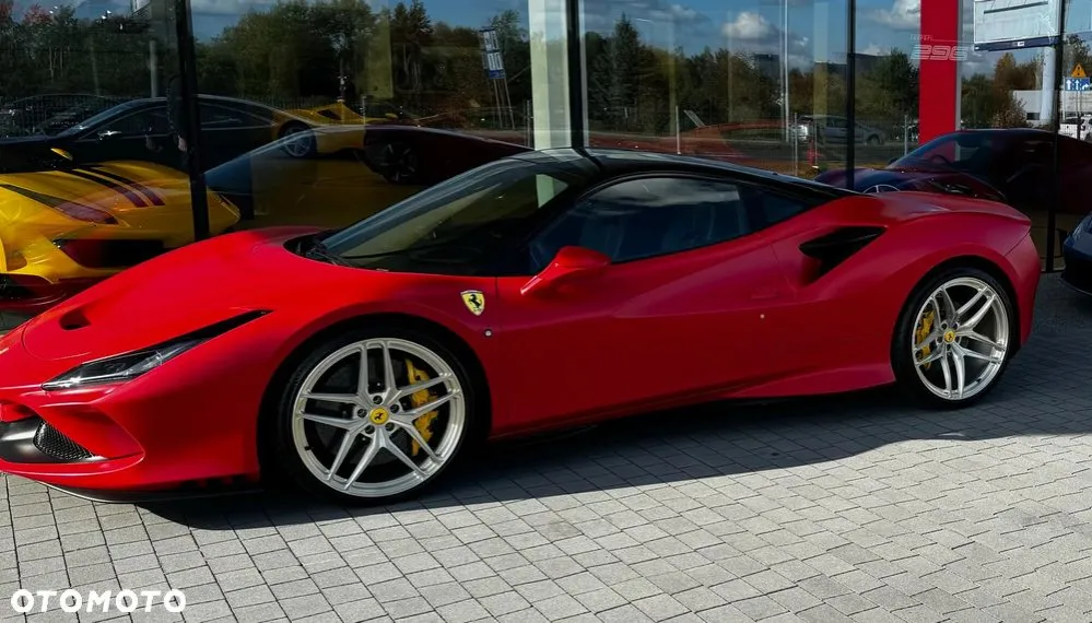 Zdjęcie Ile kosztuje ferrari f8 tributo? Poznaj zaskakujące ceny i opcje