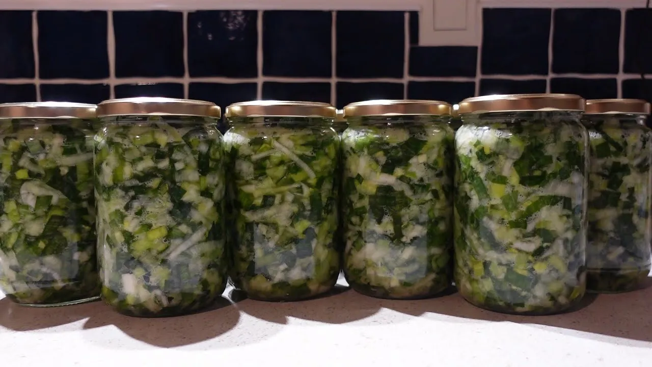 Zdjęcie Jak zmiękczyć pora do sałatki, by uniknąć twardej tekstury?