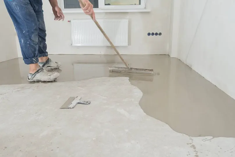 Zdjęcie Jak wyrównać podłogę w bloku: sprawdzone metody i porady na remont