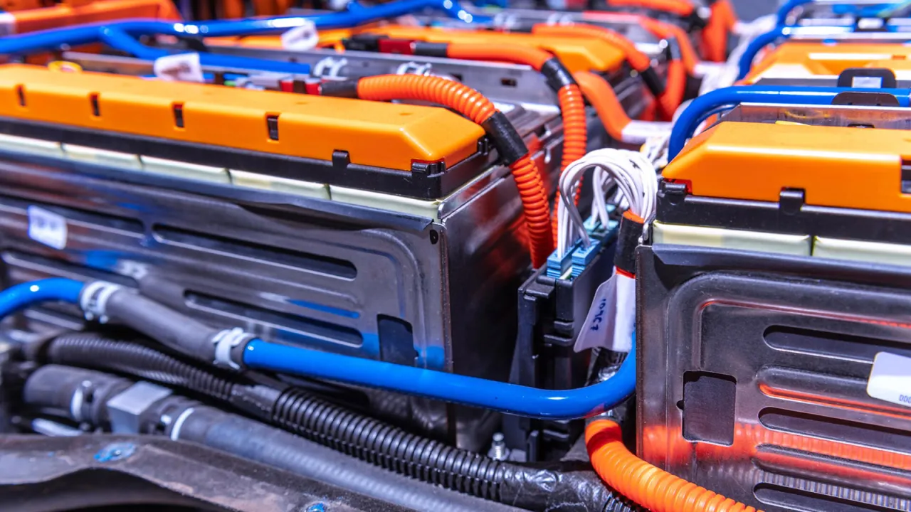 Zdjęcie Ile kosztuje bateria do samochodu elektrycznego? Ceny, które zaskakują
