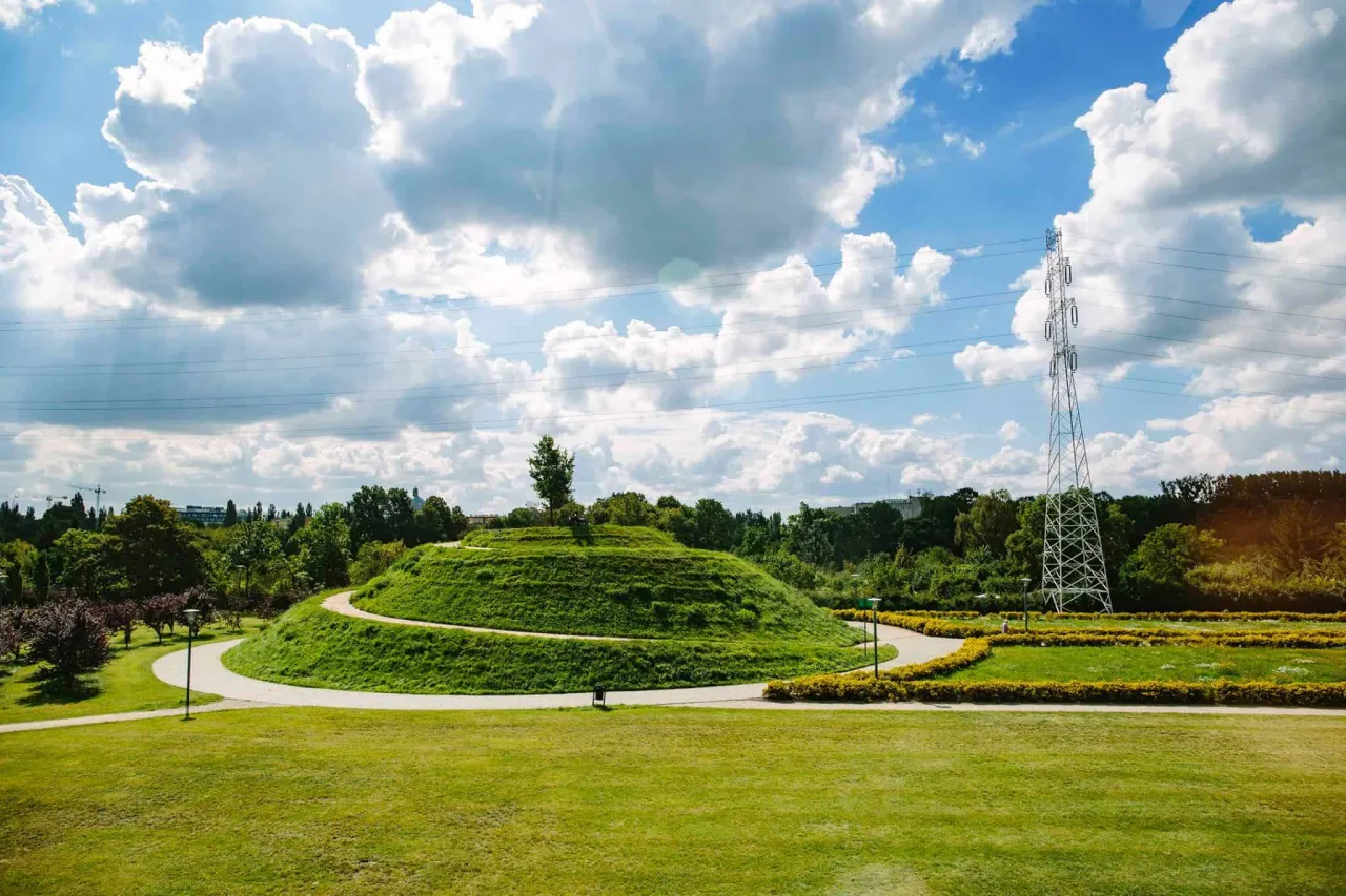 Zdjęcie Najciekawsze miejsca w łódzkiem: 10 atrakcji, które musisz zobaczyć