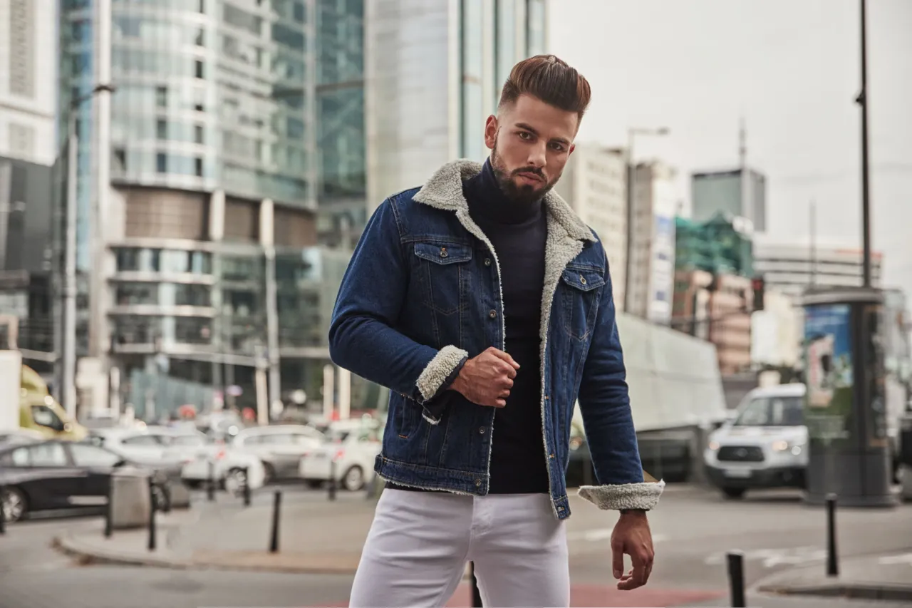 Zdjęcie Stylizacje z czarnym golfem: 7 inspiracji na każdą okazję