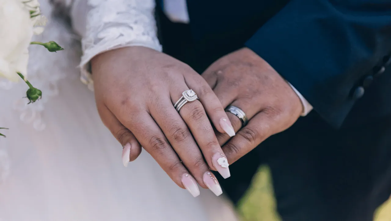 Zdjęcie Modny manicure ślubny 2026: Trendy dla Panny Młodej i Gości