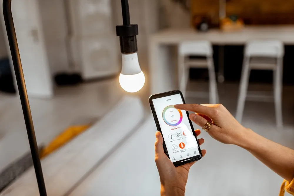 Zdjęcie Żarówka na aplikacje: jak zaoszczędzić energię i ułatwić życie