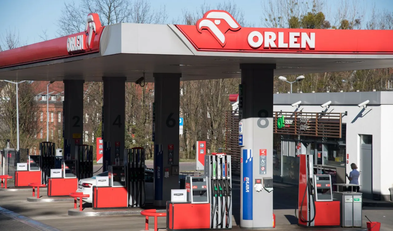 Zdjęcie Ile zarabia kierownik stacji Orlen? Zaskakujące różnice w wynagrodzeniach