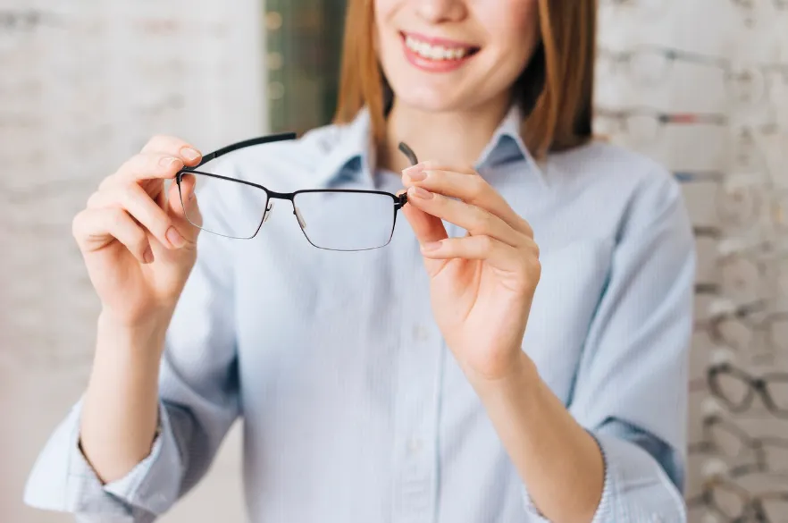 Zdjęcie Faktura za okulary na pracownika czy firmę - uniknij błędów w zwrocie