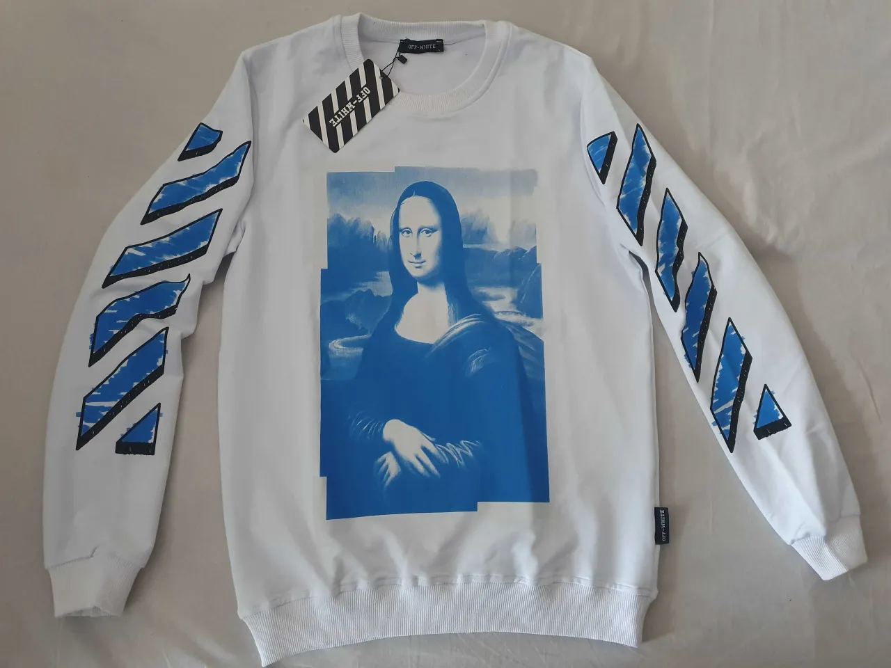 Zdjęcie Ile kosztuje bluza Off-White? Ceny i promocje, które musisz znać