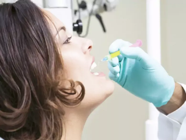 Zdjęcie Jak długo trzyma znieczulenie od dentysty i co robić, gdy nie ustępuje?