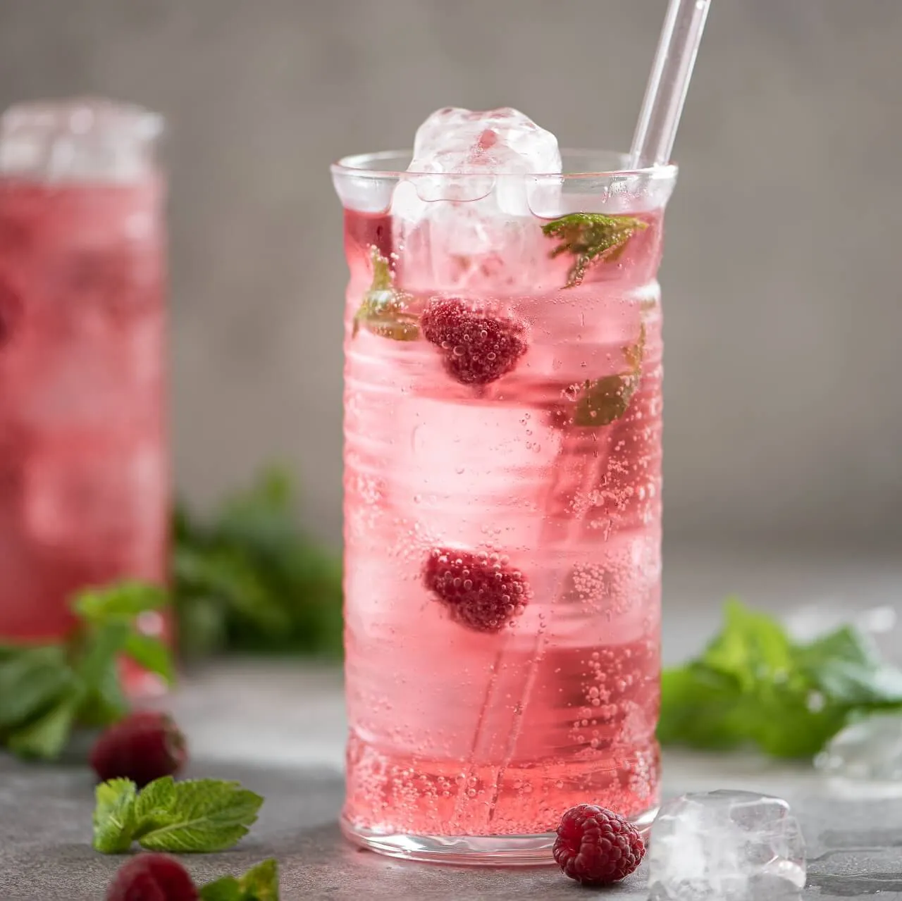 Zdjęcie Stumbras malinowy z czym pić? Odkryj najlepsze przepisy na drinki