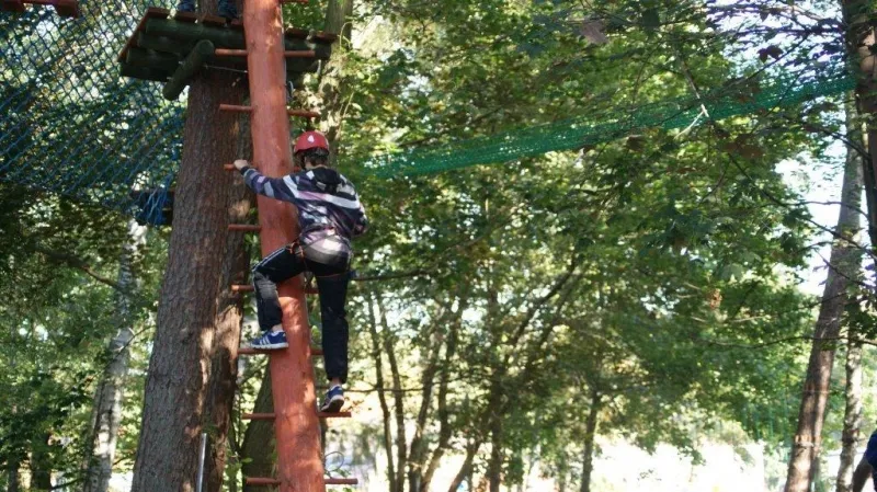Zdjęcie Park linowy Tukan Mielno - atrakcje, bezpieczeństwo i lokalizacja