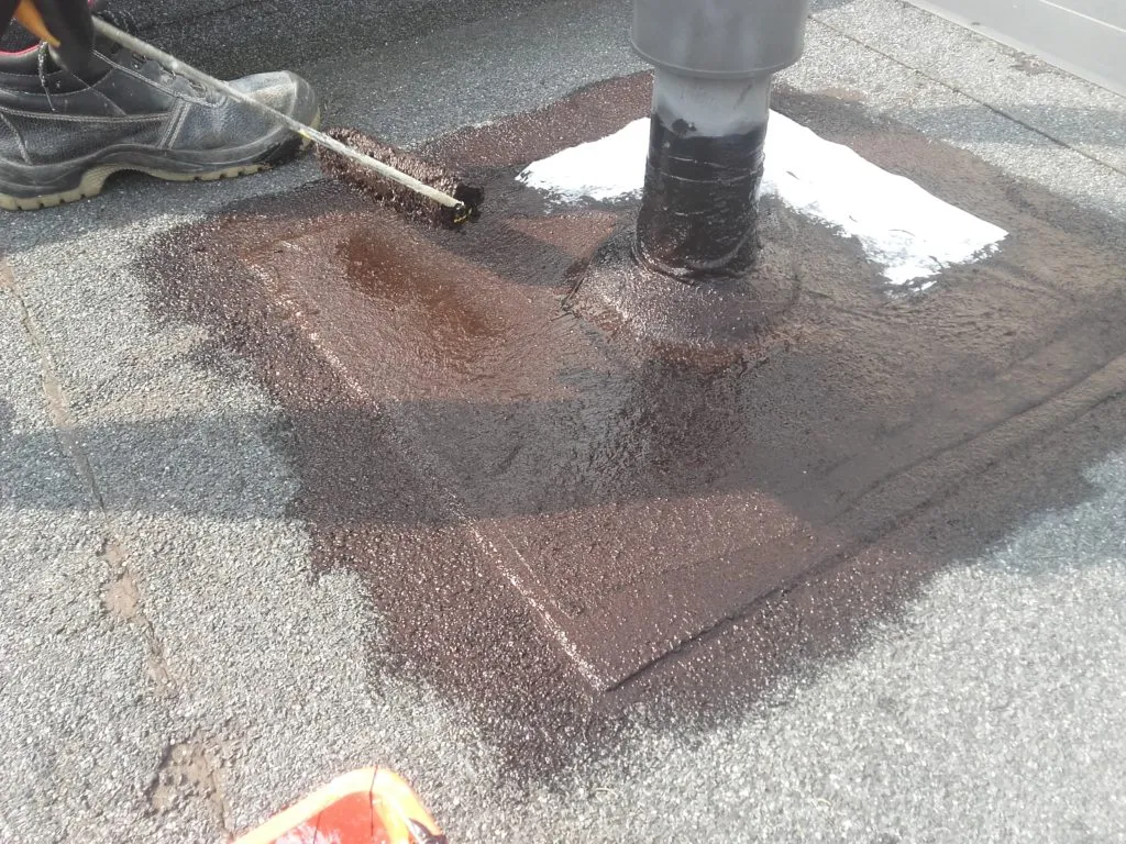 Zdjęcie Czym uszczelnić dach z papy? Najlepsze materiały i sprawdzone metody