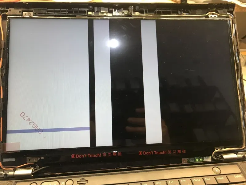 Zdjęcie Krok po kroku jak naprawić matrycę w laptopie: poradnik z instrukcjami