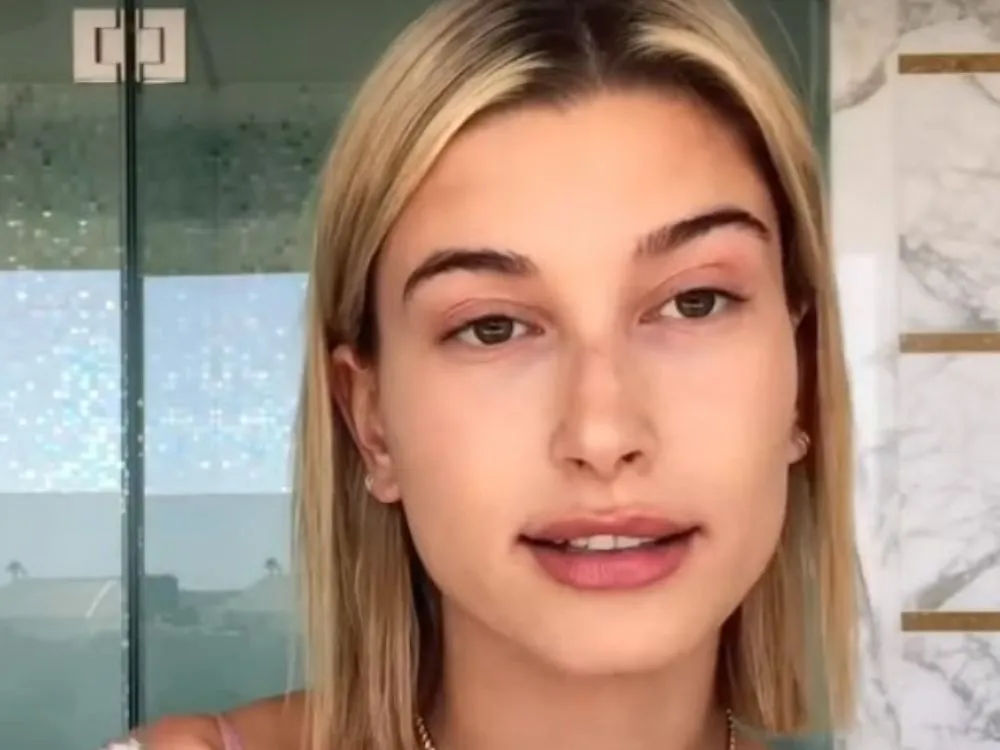 Zdjęcie Hailey Bieber wiek – ile lat ma żona Justina Biebera i jej sekrety młodości