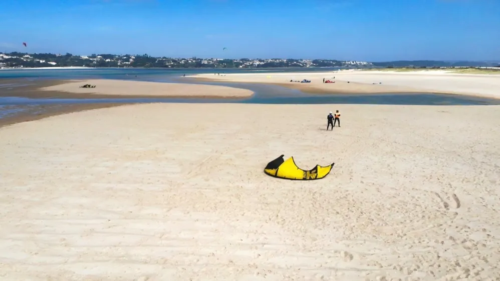 Zdjęcie Najlepsze miejsca do kitesurfingu w Portugalii - gdzie je znaleźć