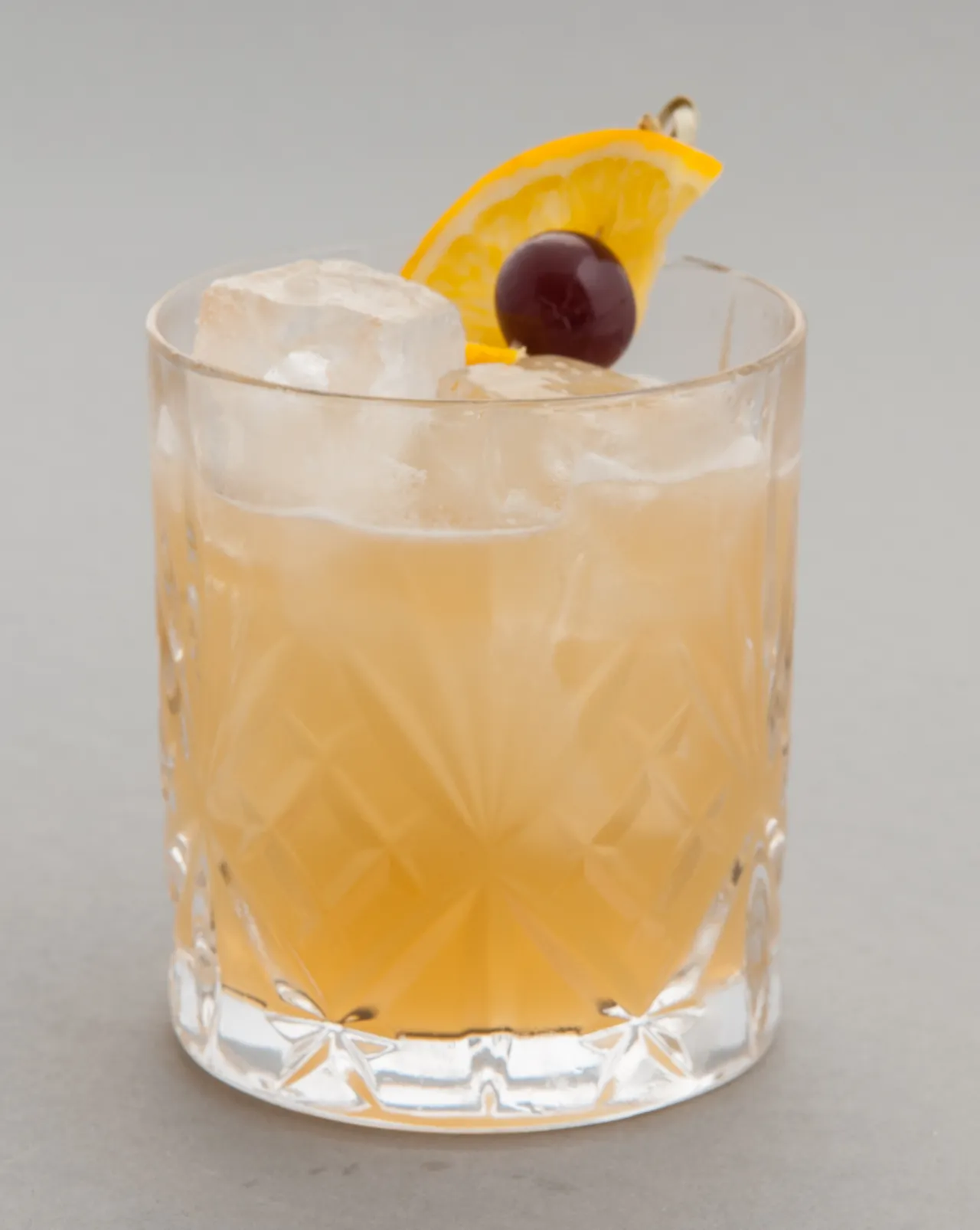 Zdjęcie Whisky sour drink - prosty przepis na klasyczny koktajl z whisky