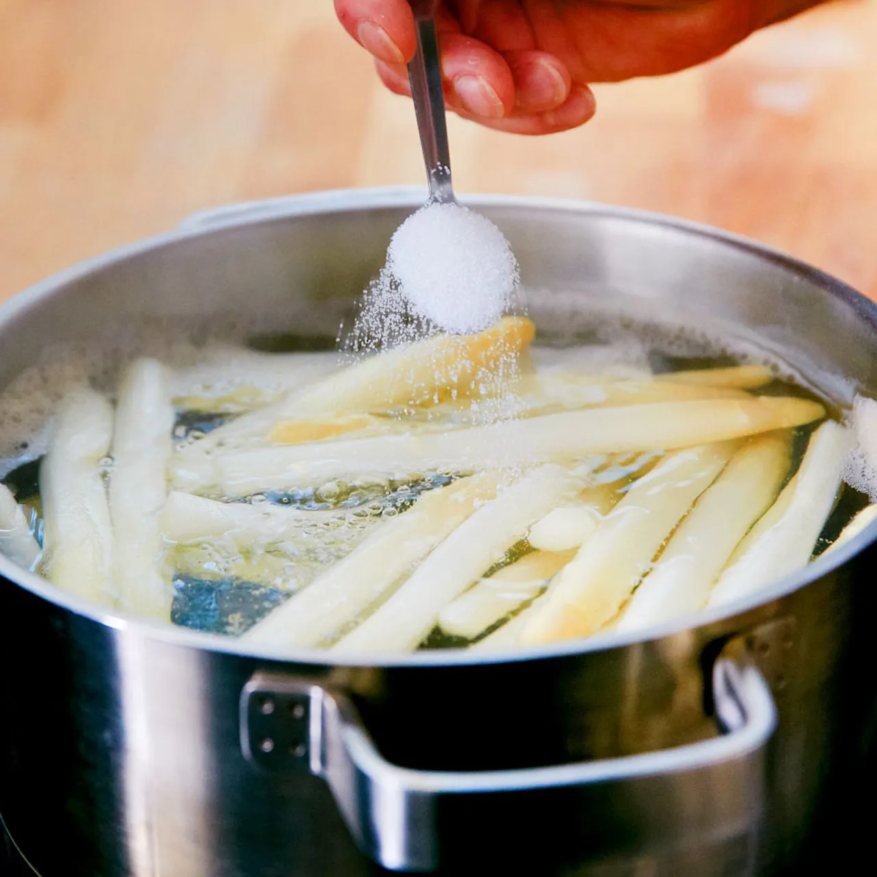 Zdjęcie Die perfekte Kochzeit für Spargel: So lange koche ich Spargel richtig