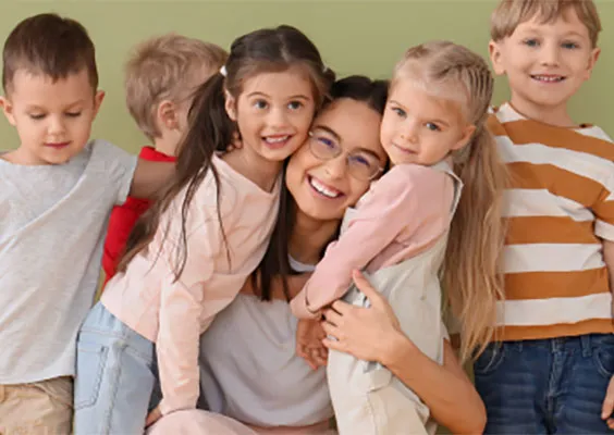 Zdjęcie Ile opiekunek w przedszkolu? Kluczowe przepisy i normy dla rodziców