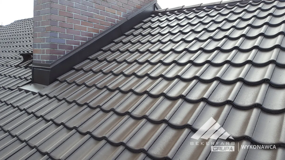 Zdjęcie Czym zaimpregnować dachówkę ceramiczną, aby uniknąć jej zniszczenia?