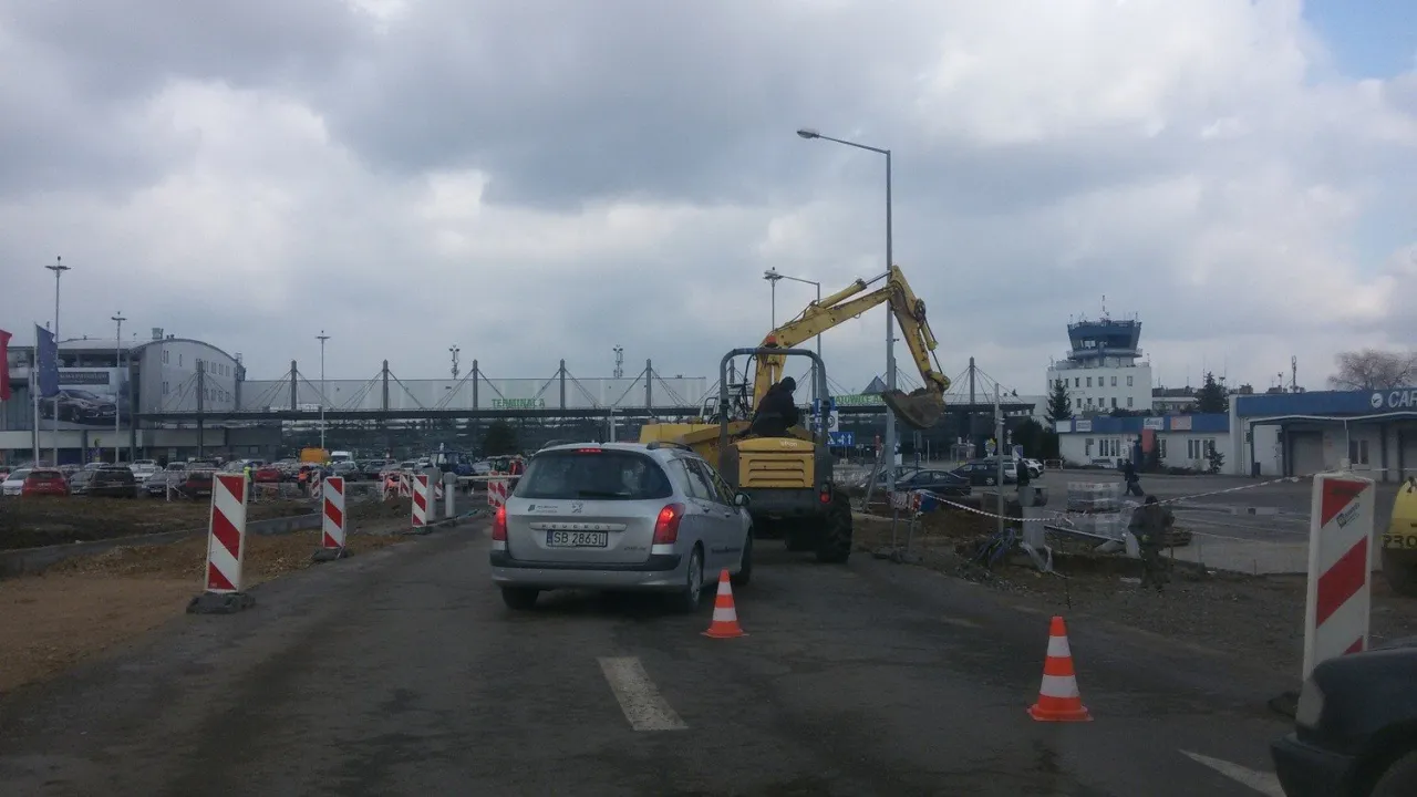 Zdjęcie Czy wjazd na lotnisko w Pyrzowicach jest płatny? Sprawdź opłaty!