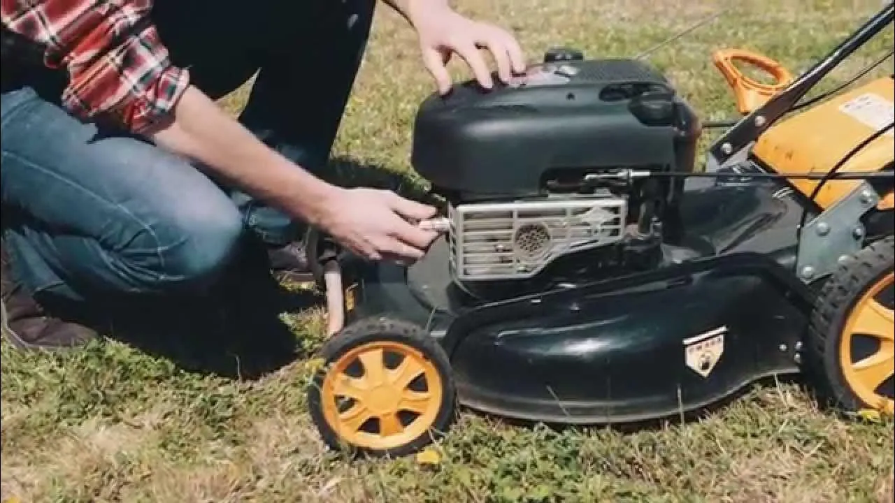 Zdjęcie Wymiana oleju w kosiarce NAC: Poradnik krok po kroku