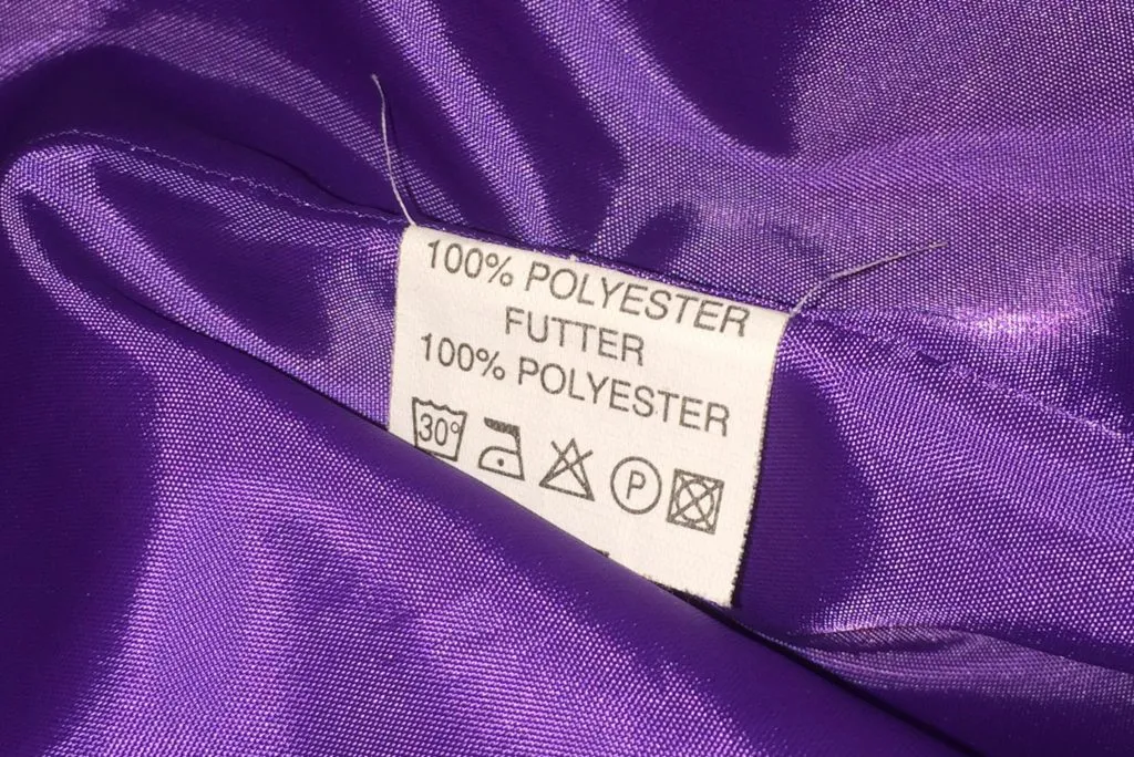Zdjęcie Bluza 100 bawełna czy poliester - co wybrać dla maksymalnego komfortu?