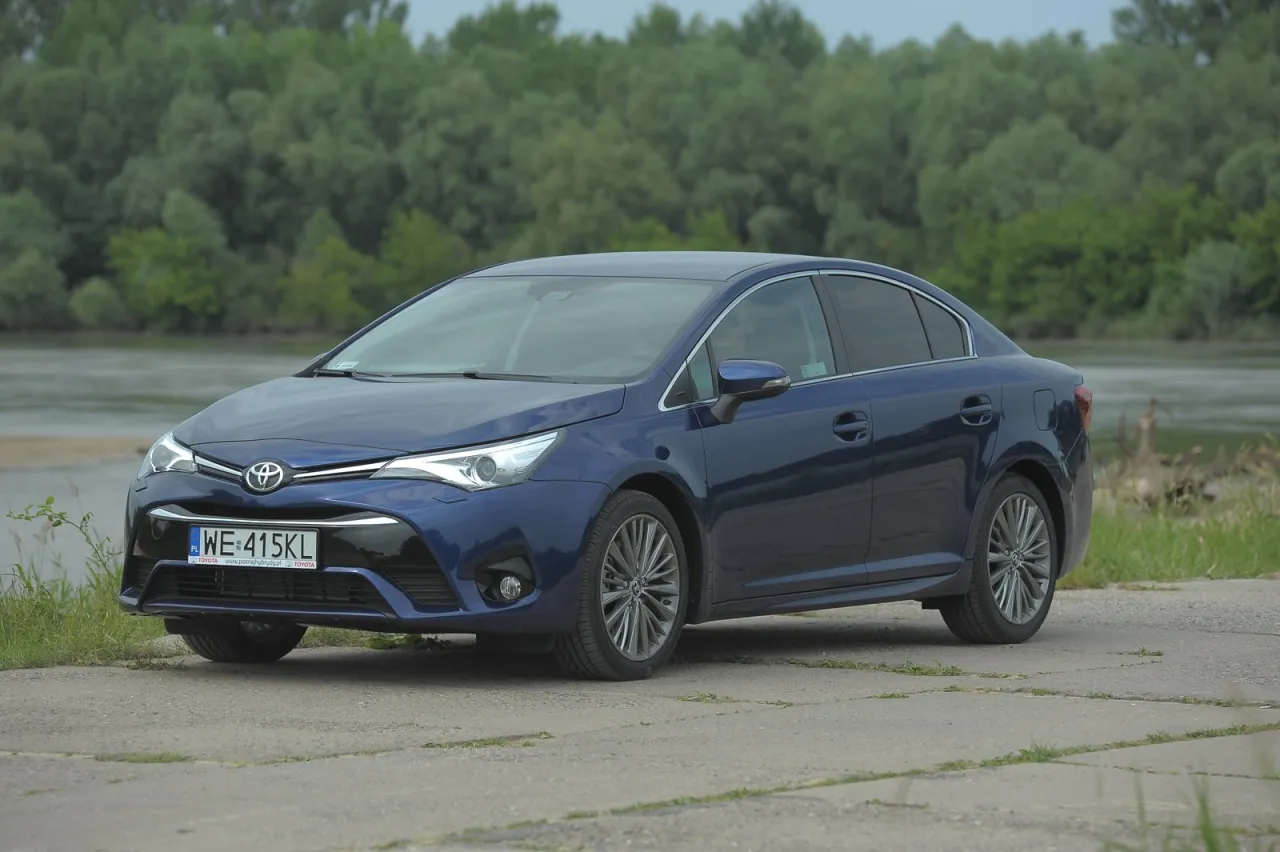 Zdjęcie Toyota Avensis 2.0 D-4D - Pojemność baku, która zaskoczy kierowców