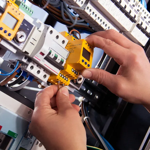 Zdjęcie Jakie bezpieczniki do mieszkania w bloku, aby uniknąć zagrożeń elektrycznych?