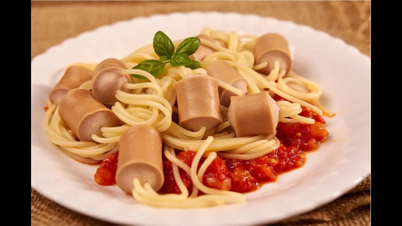 Zdjęcie Szybkie i proste spaghetti z parówkami, które pokochasz