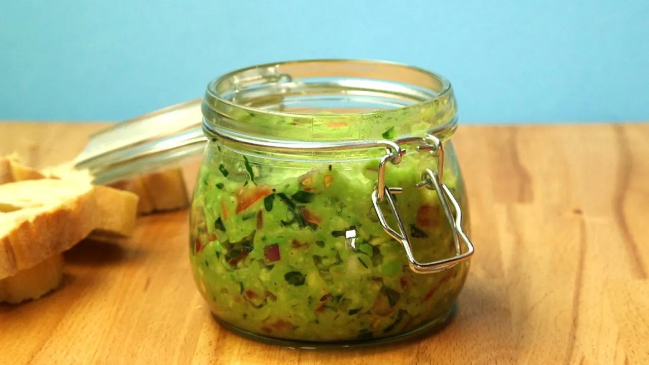 Zdjęcie Jak przechowywać guacamole, aby uniknąć psucia i brązowienia