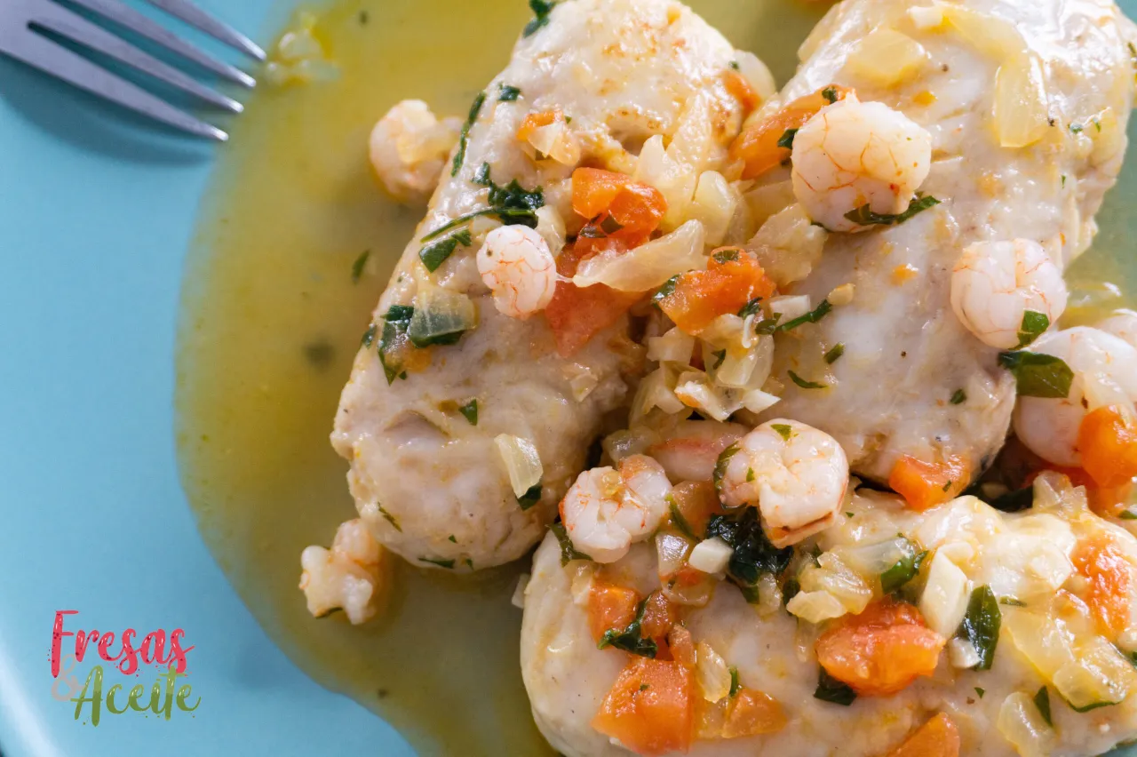 Zdjęcie Merluza en salsa con gambas: receta fácil para una cena especial