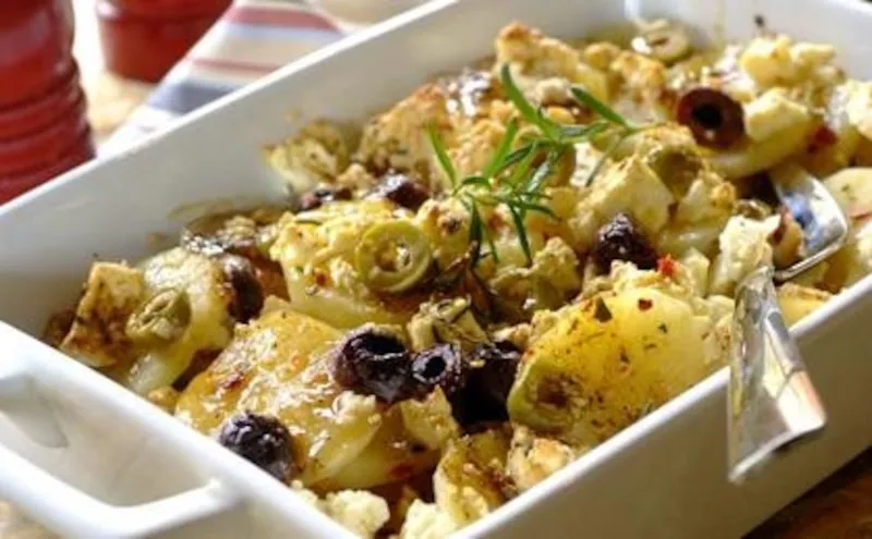 Zdjęcie Zapiekanka ziemniaczana z mięsem mielonym i serem feta - łatwy przepis na pyszne danie
