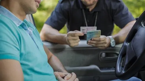 Zdjęcie Kiedy policja zabiera prawo jazdy na 3 miesiące i jak tego uniknąć
