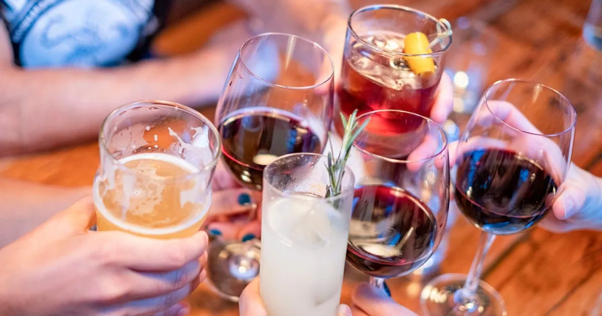 Zdjęcie Czy alkohol wypłukuje witaminy? Poznaj skutki dla zdrowia