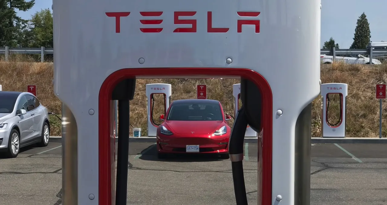 Zdjęcie Tesla jaki kraj? Odkryj, gdzie naprawdę powstają te samochody elektryczne