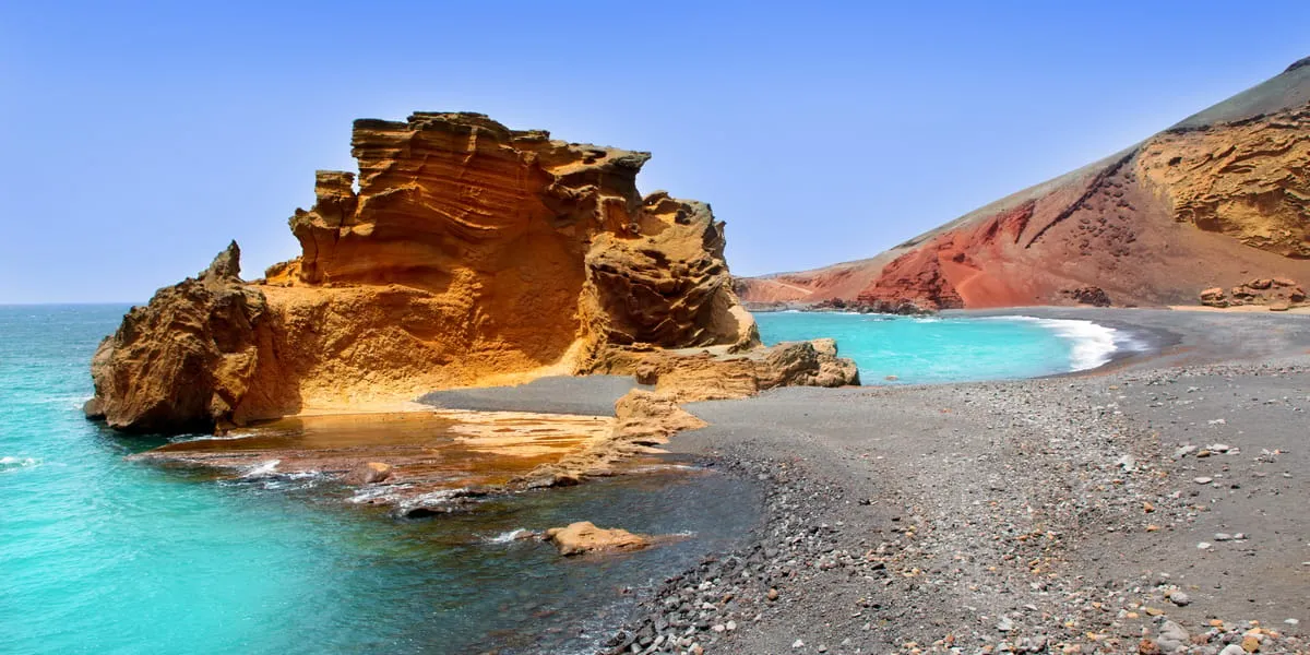 Zdjęcie Ile trwa lot na Lanzarote z Warszawy? Czas podróży i ważne informacje