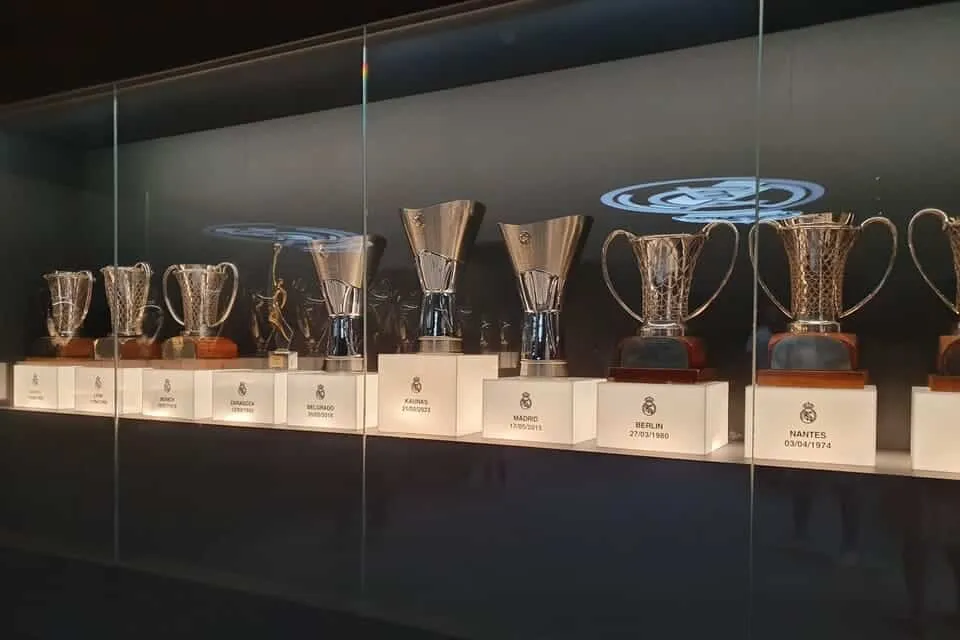 Zdjęcie Jak wygląda puchar Ligi Mistrzów? Odkryj jego wyjątkowy design i historię