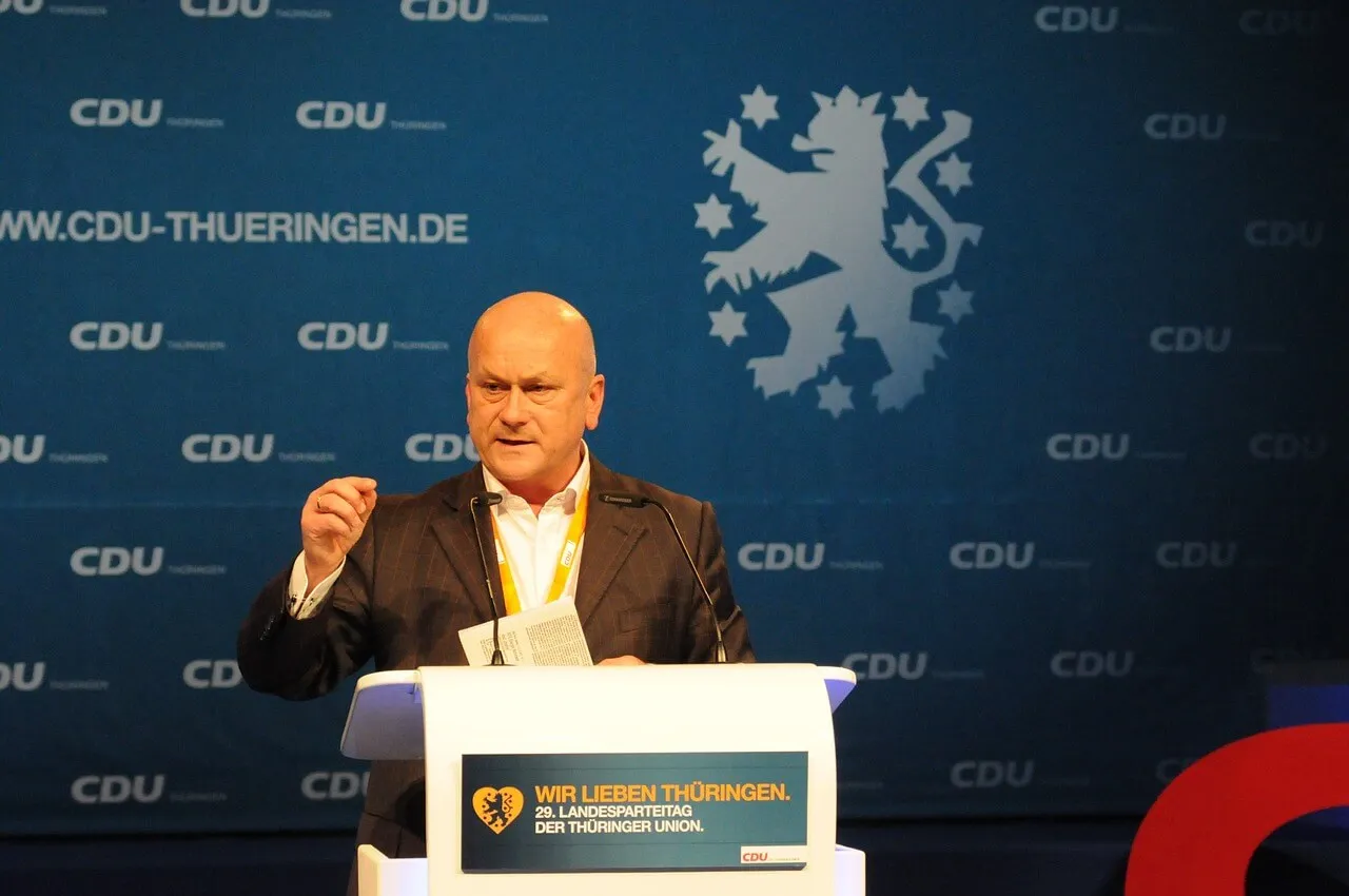 Zdjęcie Jak zostać politykiem Konfederacji - krok po kroku do sukcesu