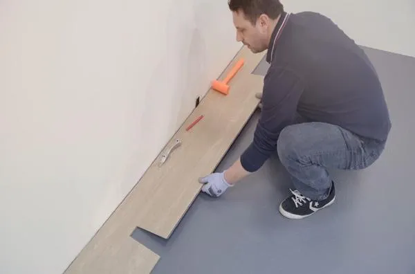 Zdjęcie Jak położyć linoleum na panele? Proste kroki, które musisz znać