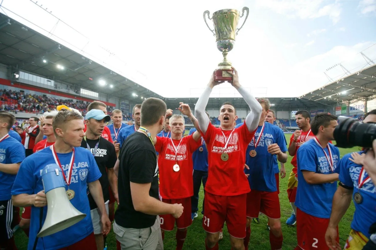 Zdjęcie Jakie drużyny awansowały do ekstraklasy? Zaskakujące wyniki sezonu