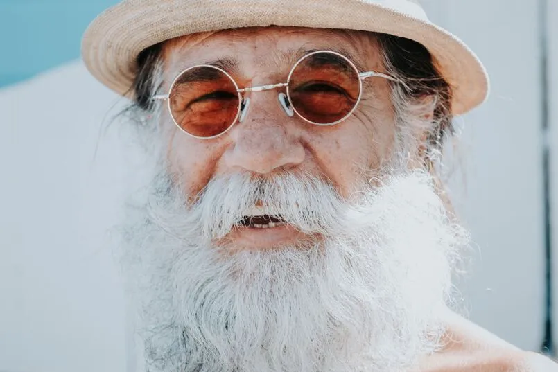 Zdjęcie Jak długo nosić okulary przeciwsłoneczne po operacji zaćmy, aby uniknąć problemów?