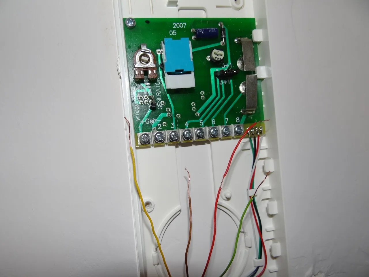 Zdjęcie Samodzielne podłączenie unifonu 6-żyłowego: Poradnik krok po kroku