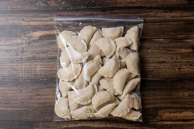 Zdjęcie Jak mrozić pierogi żeby się nie sklejały - skuteczne metody i porady