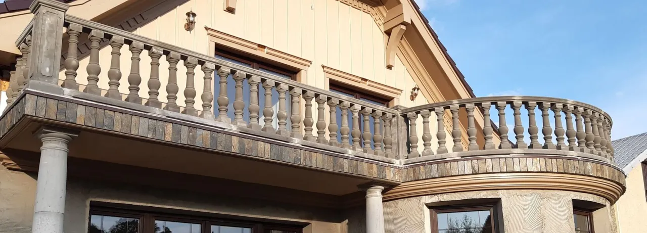 Zdjęcie Słupki na balkon: Bezpieczeństwo i estetyka Twojej przestrzeni
